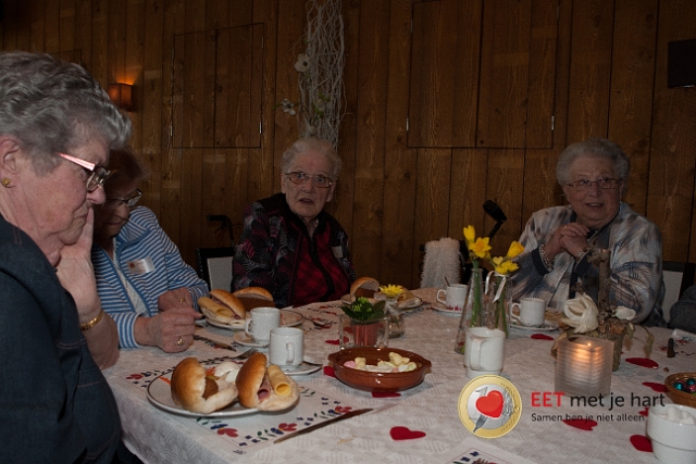 20150322 frans versteden fotografie - tilburginbeeld FRVE0686.jpg - eet met je hart lunch en creatieve workshop paastakken maken
